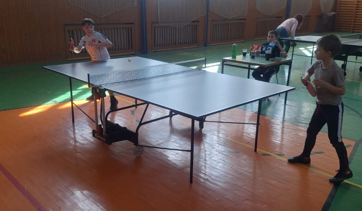 Mestisko hrá PING PONG 