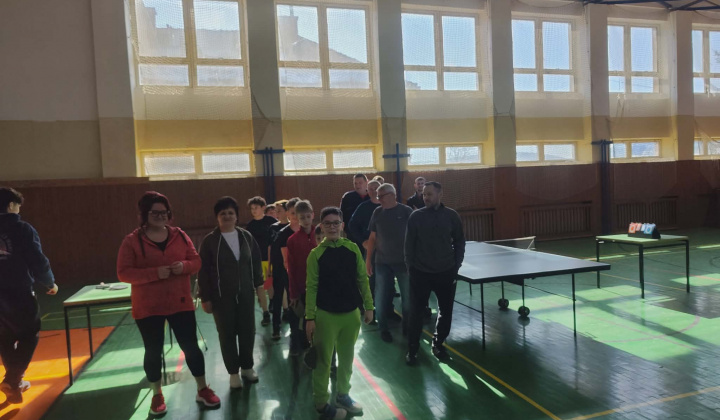 Mestisko hrá PING PONG 