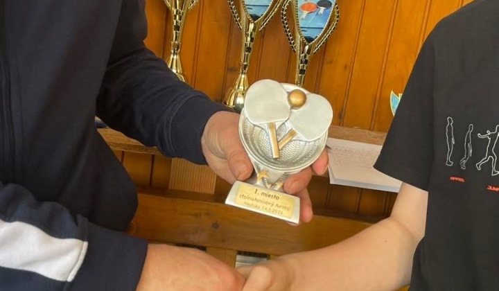 Mestisko hrá PING PONG 