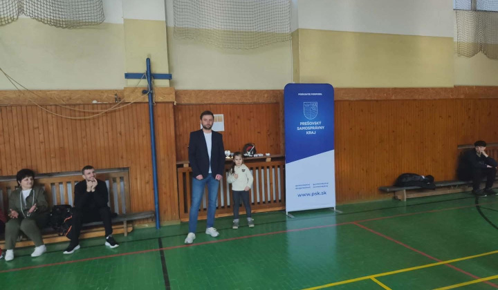 Mestisko hrá PING PONG 