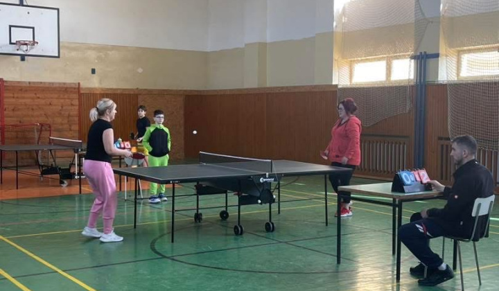 Mestisko hrá PING PONG 