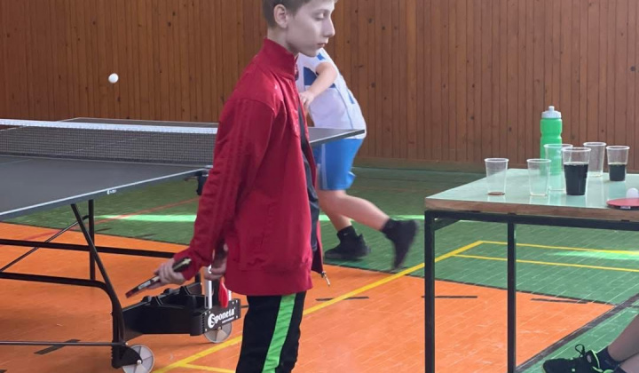 Mestisko hrá PING PONG 