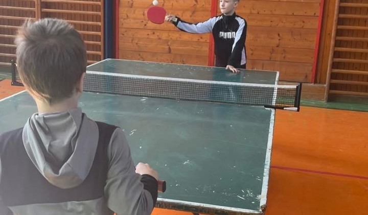 Mestisko hrá PING PONG 