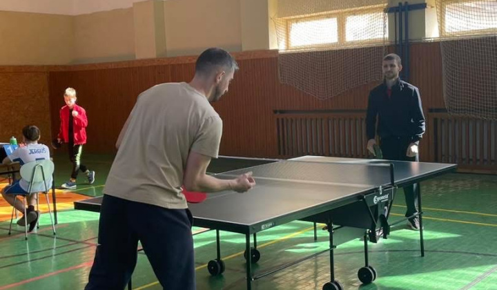 Mestisko hrá PING PONG 
