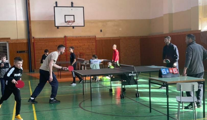Mestisko hrá PING PONG 
