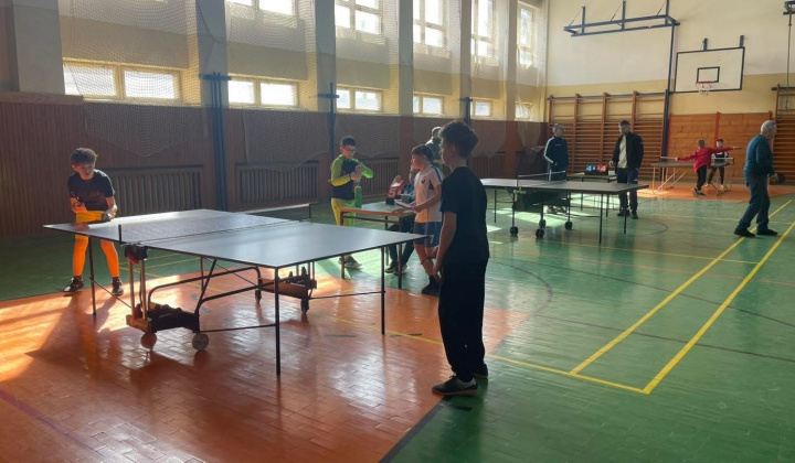 Mestisko hrá PING PONG 