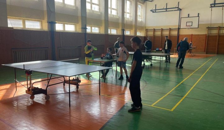 Mestisko hrá PING PONG 