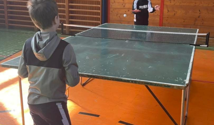 Mestisko hrá PING PONG 